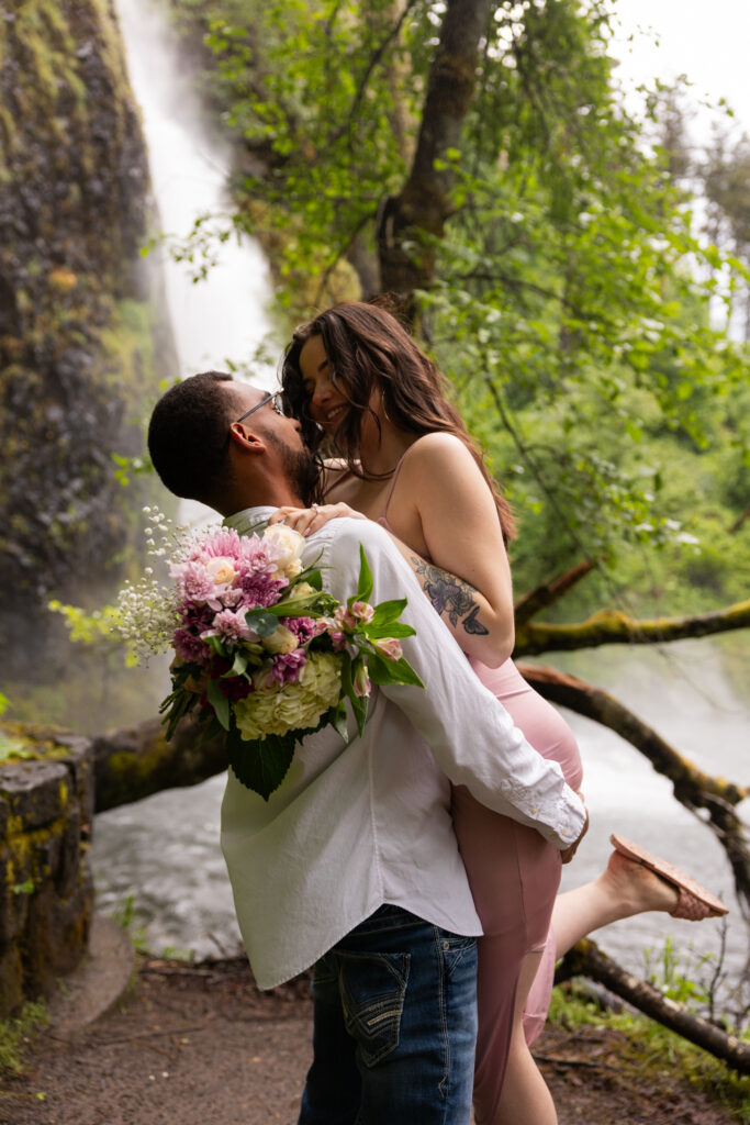 columbia river gorge elopement photographer