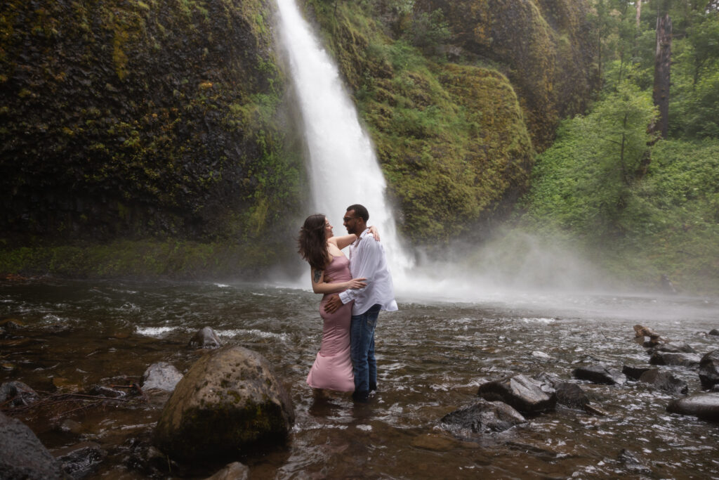 columbia river gorge waterfall elopement